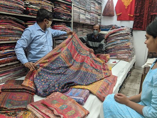 How to Set Up a Profitable Shawls Business in India with Minimal Capital